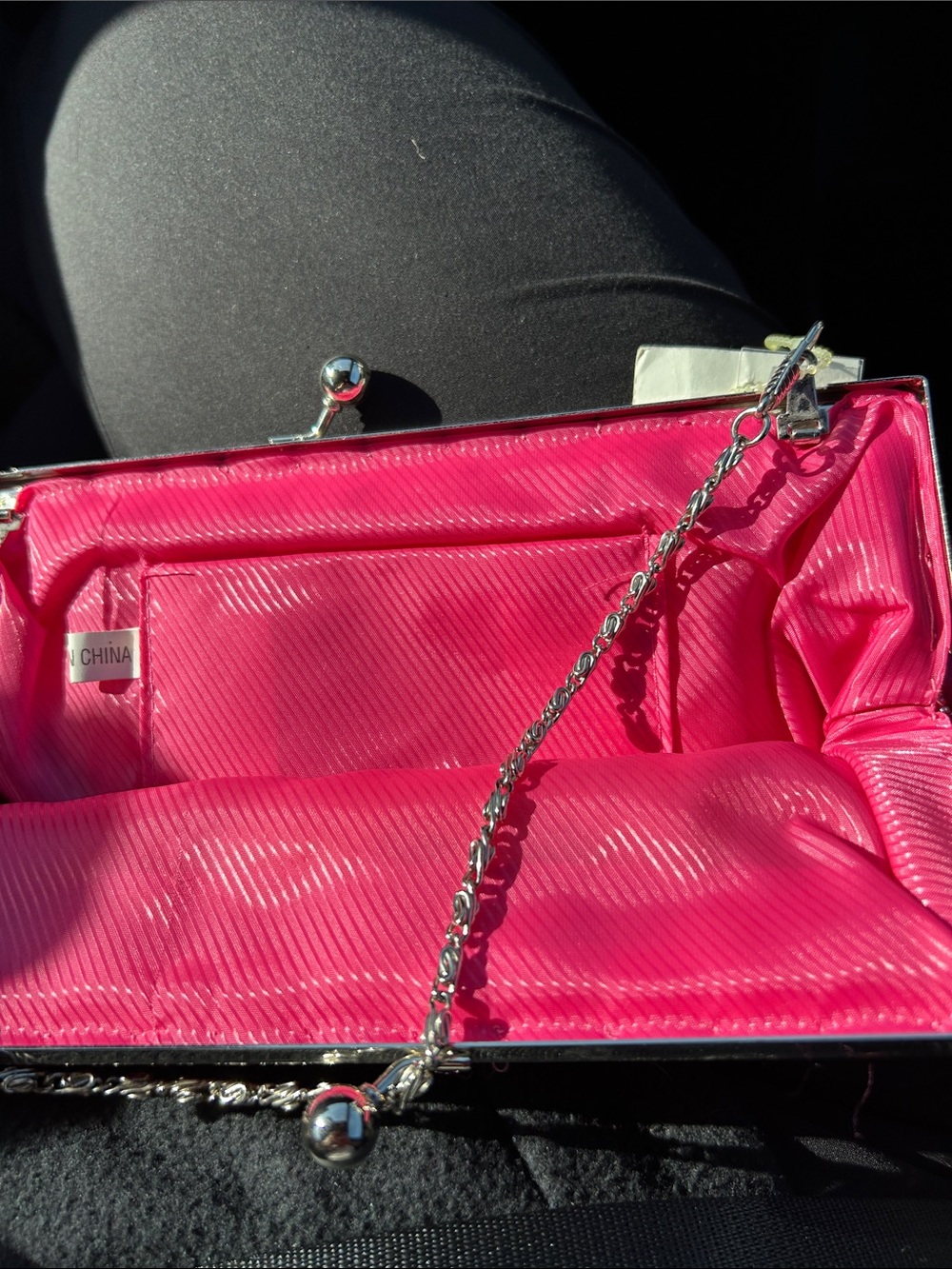 Kiss lock clutch hot pink embellished with beads and sparkle - Picture 3 of 3